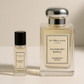 Jo Malone Raspberry Ripple 6ml 향수 샘플이 Jo Malone Raspberry Ripple 100ml 병 옆에 서 있습니다.