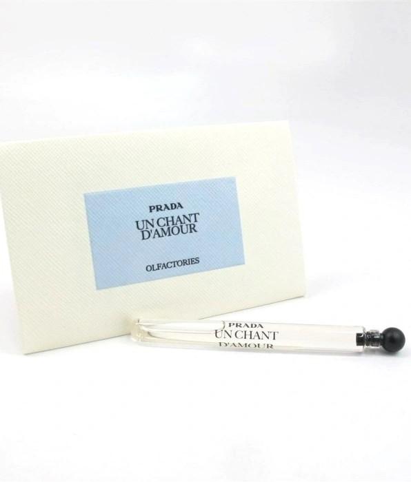 Prada Un Chant D'amour Olfactories 미니 4ml 0.14 fl. 온스. 공식 향수 향수, Prada Un Chant D'amour Olfactories 미니 4ml 0.14 fl. 온스. Virallinen hajuvesinäyte, Prada Un Chant D'amour Olfactories 미니 4ml 0.14 fl. 온스. oficjalna próbka 향수, Prada Un Chant D'amour Olfac